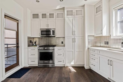 125 41 Avenue Sw, Calgary, AB - Indoor Photo Showing Kitchen With Upgraded Kitchen