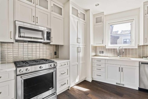 125 41 Avenue Sw, Calgary, AB - Indoor Photo Showing Kitchen With Upgraded Kitchen