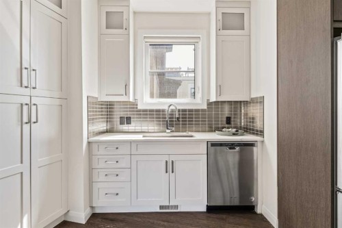 125 41 Avenue Sw, Calgary, AB - Indoor Photo Showing Kitchen