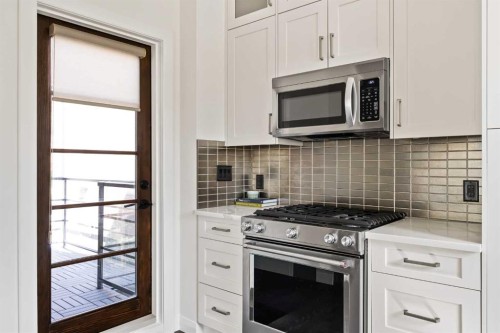 125 41 Avenue Sw, Calgary, AB - Indoor Photo Showing Kitchen With Upgraded Kitchen