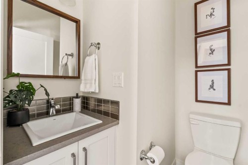 125 41 Avenue Sw, Calgary, AB - Indoor Photo Showing Bathroom