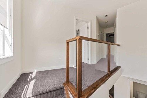 125 41 Avenue Sw, Calgary, AB - Indoor Photo Showing Other Room