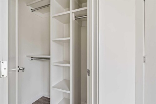 125 41 Avenue Sw, Calgary, AB - Indoor With Storage