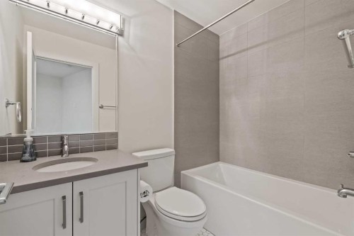 125 41 Avenue Sw, Calgary, AB - Indoor Photo Showing Bathroom