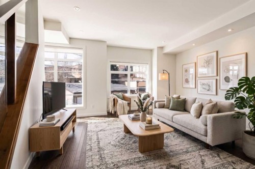 125 41 Avenue Sw, Calgary, AB - Indoor Photo Showing Living Room
