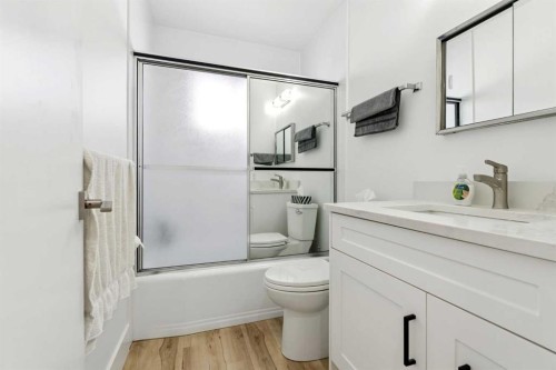 176 Penmeadows Close Se, Calgary, AB 