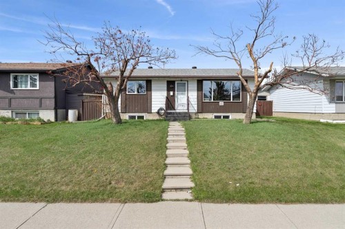 176 Penmeadows Close Se, Calgary, AB 