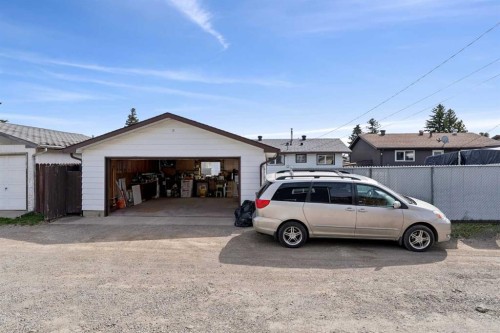 176 Penmeadows Close Se, Calgary, AB 