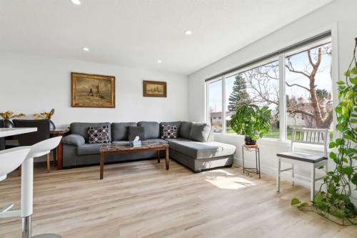 176 Penmeadows Close Se, Calgary, AB 