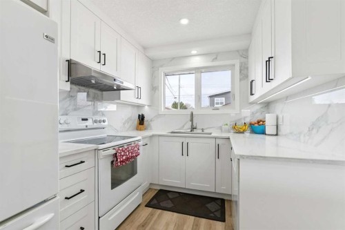 176 Penmeadows Close Se, Calgary, AB 