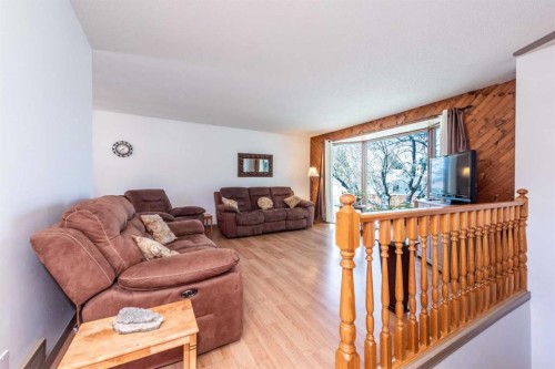 16 Rundleson Way Ne, Calgary, AB - Indoor Photo Showing Other Room