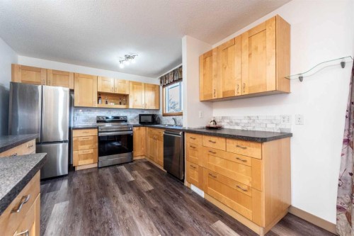 16 Rundleson Way Ne, Calgary, AB - Indoor Photo Showing Kitchen