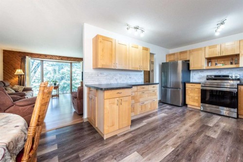 16 Rundleson Way Ne, Calgary, AB - Indoor Photo Showing Kitchen