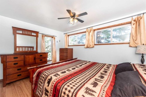 16 Rundleson Way Ne, Calgary, AB - Indoor Photo Showing Bedroom