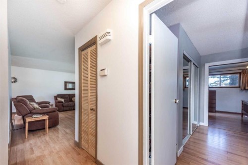 16 Rundleson Way Ne, Calgary, AB - Indoor Photo Showing Other Room