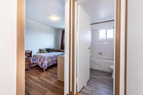16 Rundleson Way Ne, Calgary, AB - Indoor Photo Showing Bedroom
