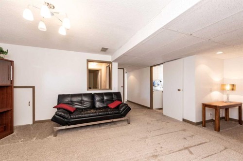 16 Rundleson Way Ne, Calgary, AB - Indoor Photo Showing Other Room