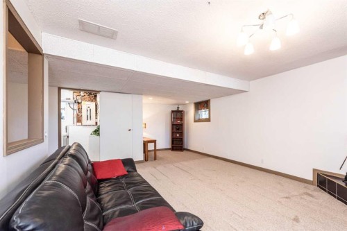 16 Rundleson Way Ne, Calgary, AB - Indoor