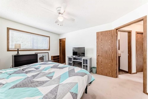209 Somervale Point Sw, Calgary, AB - Indoor Photo Showing Bedroom