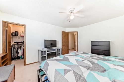 209 Somervale Point Sw, Calgary, AB - Indoor Photo Showing Bedroom