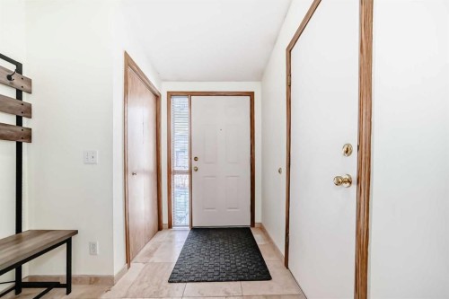 209 Somervale Point Sw, Calgary, AB - Indoor Photo Showing Other Room