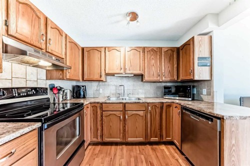 209 Somervale Point Sw, Calgary, AB - Indoor Photo Showing Kitchen