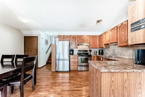 209 Somervale Point Sw, Calgary, AB - Indoor Photo Showing Kitchen With Double Sink