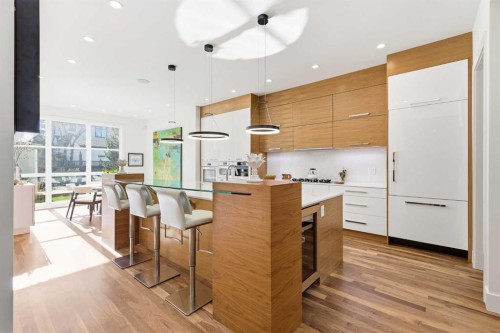 411 47 Avenue Sw, Calgary, AB - Indoor Photo Showing Kitchen