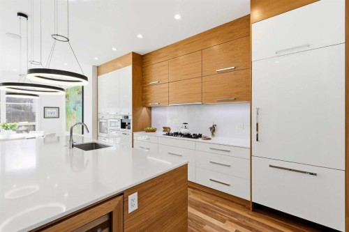 411 47 Avenue Sw, Calgary, AB - Indoor Photo Showing Kitchen With Upgraded Kitchen