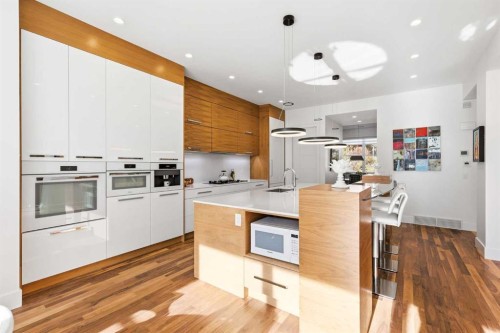 411 47 Avenue Sw, Calgary, AB - Indoor Photo Showing Kitchen