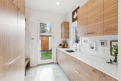 411 47 Avenue Sw, Calgary, AB - Indoor