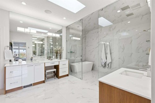 411 47 Avenue Sw, Calgary, AB - Indoor Photo Showing Bathroom