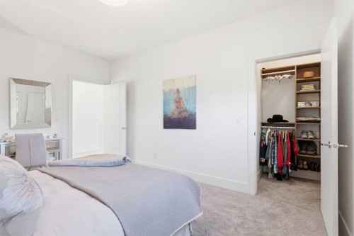 411 47 Avenue Sw, Calgary, AB - Indoor Photo Showing Bedroom
