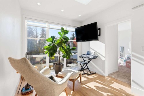 411 47 Avenue Sw, Calgary, AB - Indoor