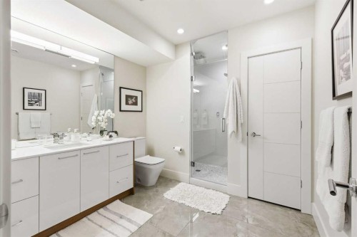 411 47 Avenue Sw, Calgary, AB - Indoor Photo Showing Bathroom