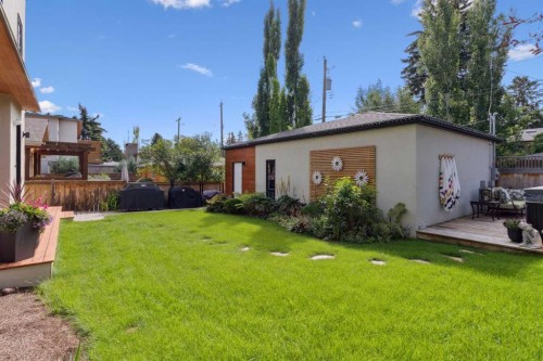 411 47 Avenue Sw, Calgary, AB - Outdoor