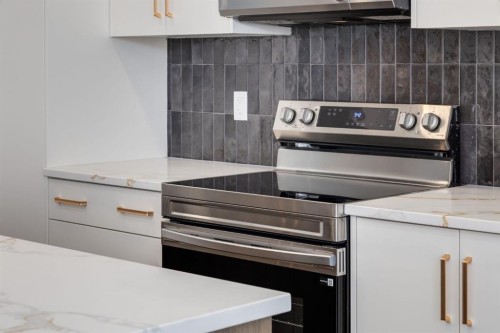 219 Sora Boulevard Se, Calgary, AB - Indoor Photo Showing Kitchen