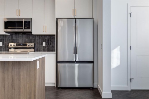 219 Sora Boulevard Se, Calgary, AB - Indoor Photo Showing Kitchen