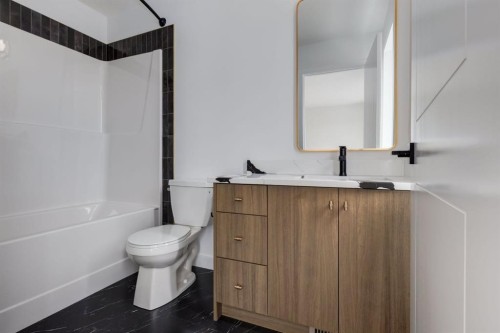 219 Sora Boulevard Se, Calgary, AB - Indoor Photo Showing Bathroom