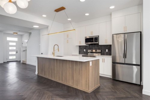 219 Sora Boulevard Se, Calgary, AB - Indoor Photo Showing Kitchen With Upgraded Kitchen