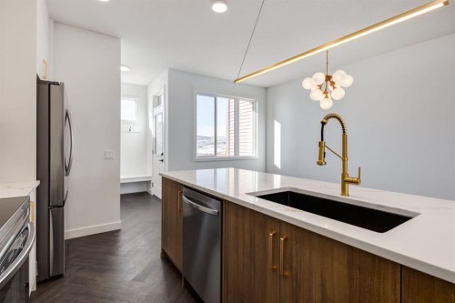219 Sora Boulevard Se, Calgary, AB - Indoor Photo Showing Kitchen