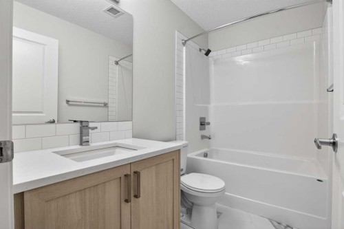 1206-33 Carringham Gate Nw, Calgary, AB - Indoor Photo Showing Bathroom