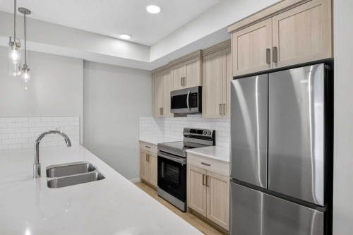 1206-33 Carringham Gate Nw, Calgary, AB - Indoor Photo Showing Kitchen With Stainless Steel Kitchen With Double Sink With Upgraded Kitchen