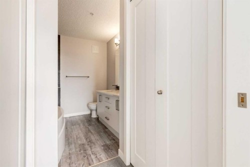 207-10 Westpark Link, Calgary, AB - Indoor Photo Showing Other Room
