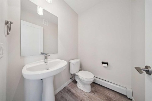 222-7 Westpark Common Sw, Calgary, AB - Indoor Photo Showing Bathroom