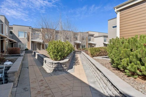 222-7 Westpark Common Sw, Calgary, AB - Outdoor