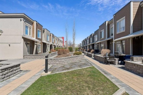 222-7 Westpark Common Sw, Calgary, AB - Outdoor