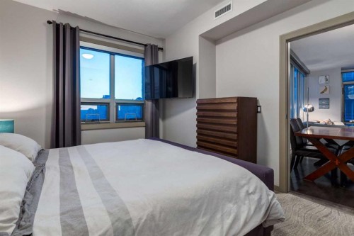 1901-210 15 Avenue Se, Calgary, AB - Indoor Photo Showing Bedroom
