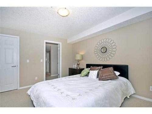 2310-10 Prestwick Bay Se, Calgary, AB - Indoor Photo Showing Bedroom