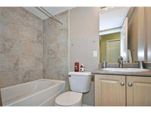 2310-10 Prestwick Bay Se, Calgary, AB - Indoor Photo Showing Bathroom